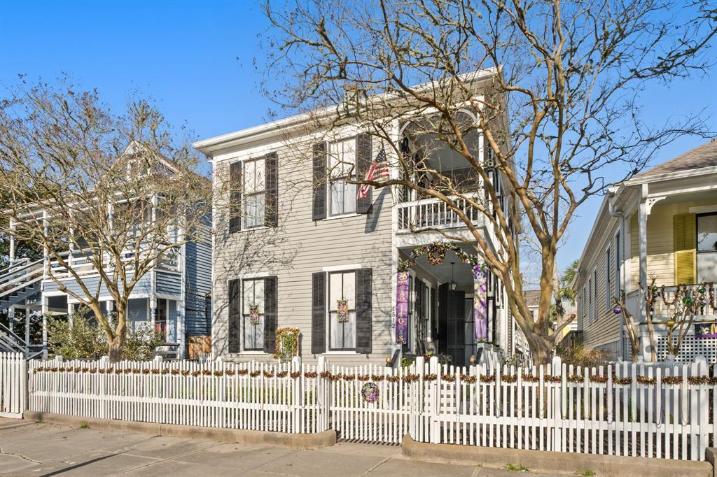 1512 Rosenberg St in Galveston, TX - Building Photo