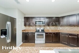 7261 Somerset Pond Dr in Ruskin, FL - Building Photo - Building Photo