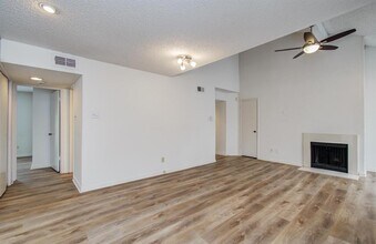 12400 Overbrook Ln in Houston, TX - Building Photo - Building Photo