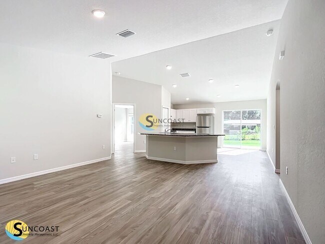 6763 E Gurley St in Inverness, FL - Foto de edificio - Building Photo