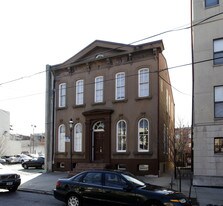 318-320 Bainbridge St in Philadelphia, PA - Building Photo