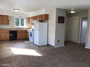 8621 Molanary Dr in Anchorage, AK - Building Photo - Building Photo