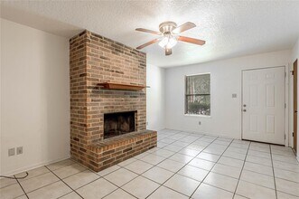 3009 Manor Ln, Unit B in Huntsville, TX - Building Photo - Building Photo