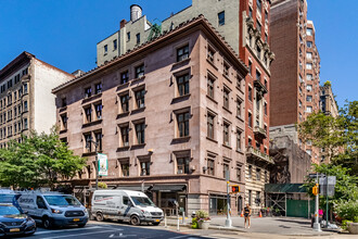 10 5th Avenue in New York, NY - Building Photo - Primary Photo