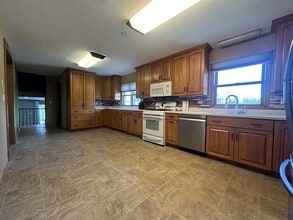 8 G.K. Ln in Lincolnshire, IL - Building Photo - Building Photo