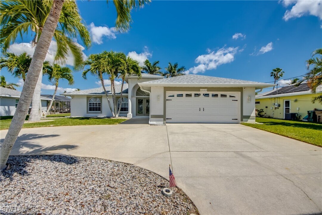 1329 SE 21st St in Cape Coral, FL - Building Photo