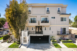 5401 Morella Ave in Valley Village, CA - Foto de edificio - Building Photo