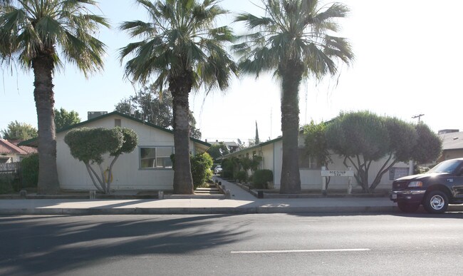 354 N L St in Dinuba, CA - Building Photo - Building Photo