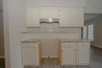 37441 Stonegate Cir in Clinton Township, MI - Building Photo - Building Photo