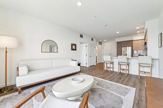 Somi in Los Angeles, CA - Foto de edificio - Building Photo