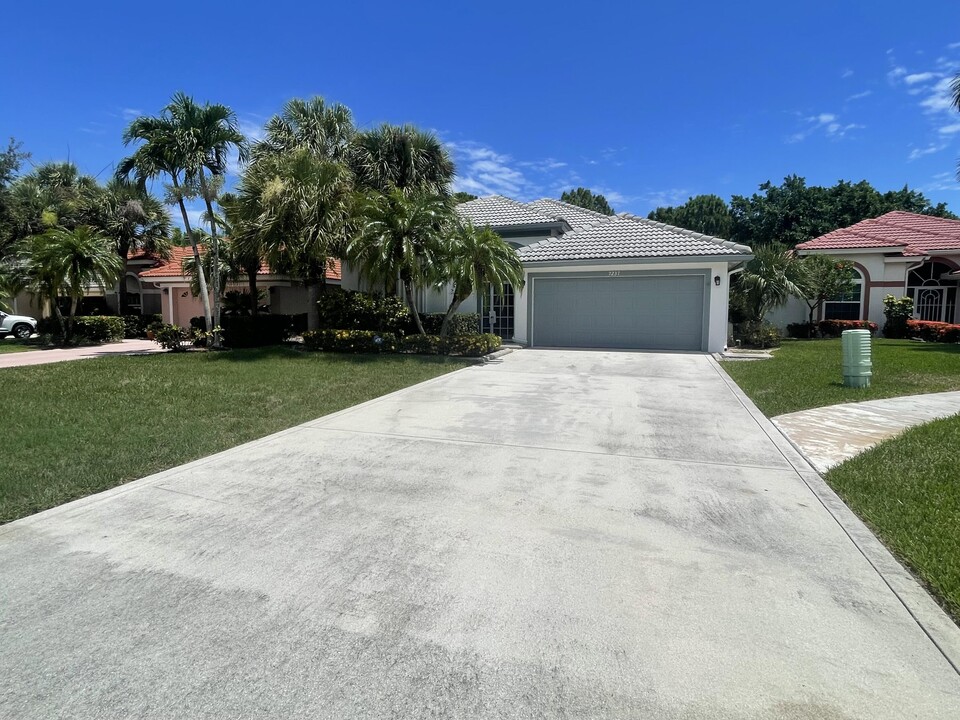 7237 SE Seagate Ln in Stuart, FL - Foto de edificio