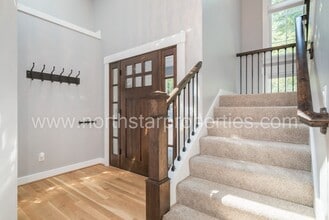 15518 Heritage Ct in Lake Oswego, OR - Building Photo - Building Photo