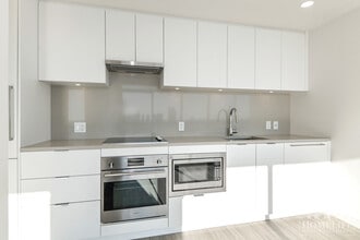 13675-1107A 107A Ave in Surrey, BC - Building Photo - Building Photo