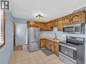 5770 Queen Elizabeth Dr in Windsor, ON - Building Photo - Building Photo