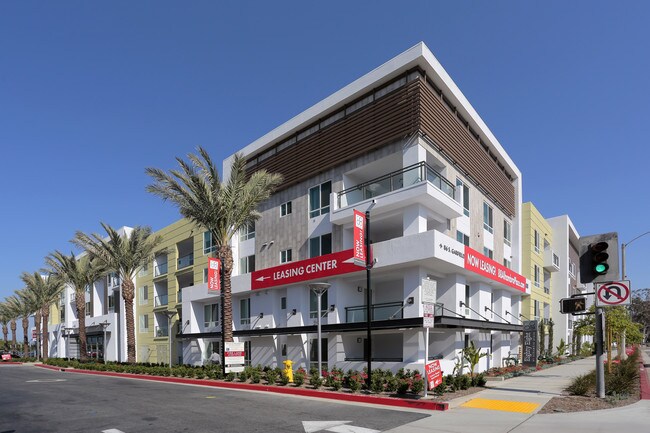 88 at Alhambra Place in Alhambra, CA - Foto de edificio - Building Photo