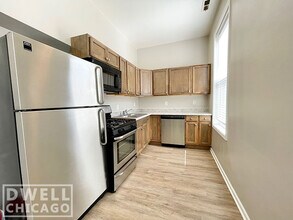 2135 S Fairfield Ave, Unit 2 in Chicago, IL - Building Photo - Building Photo