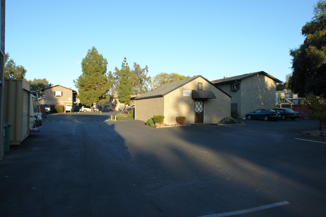 416 Nord Ave in Chico, CA - Foto de edificio