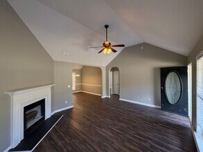 128 Chinaberry Ln in Alabaster, AL - Building Photo - Building Photo
