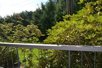 6479 137th Ave NE in Redmond, WA - Foto de edificio - Building Photo