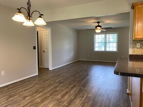 1007 Azalea Trail in Elizabeth City, NC - Foto de edificio - Building Photo