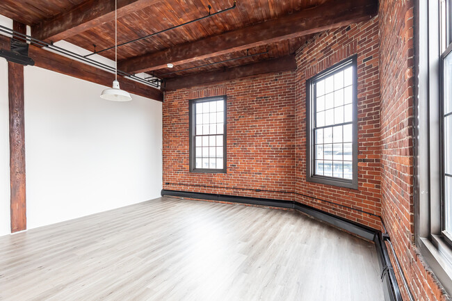 Union Place Apartments in Hartford, CT - Building Photo - Interior Photo