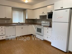 1539 Wilmot Ave in Kelowna, BC - Building Photo - Building Photo
