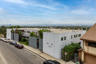 4515 Don Ricardo Dr in Los Angeles, CA - Building Photo - Building Photo