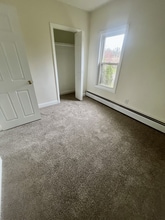 54 Clifford St, Unit 2 in Taunton, MA - Foto de edificio - Building Photo
