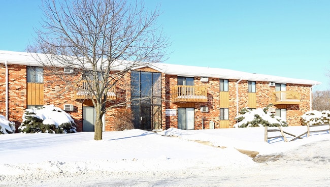 Cedar Bend Apartments in Racine, WI - Building Photo - Building Photo