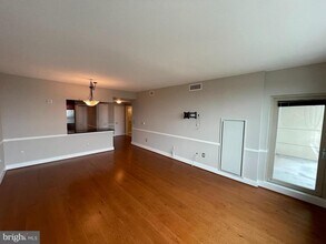 717 S Christopher Columbus Blvd in Philadelphia, PA - Building Photo - Building Photo