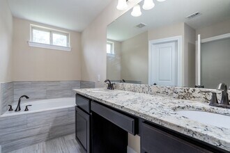 18123 Willow Edge Dr in Tomball, TX - Building Photo - Building Photo