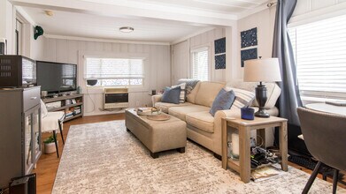 11291 E Shore Dr in Whitmore Lake, MI - Building Photo - Building Photo