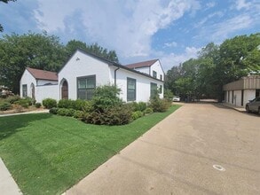 1002 W 2nd Ave in Corsicana, TX - Building Photo - Building Photo