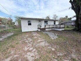 815 N Davis Ave in Lakeland, FL - Building Photo