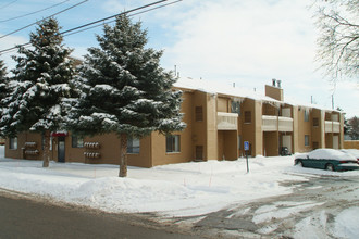 Village Apartments At Oxford in Oxford, MI - Foto de edificio - Building Photo