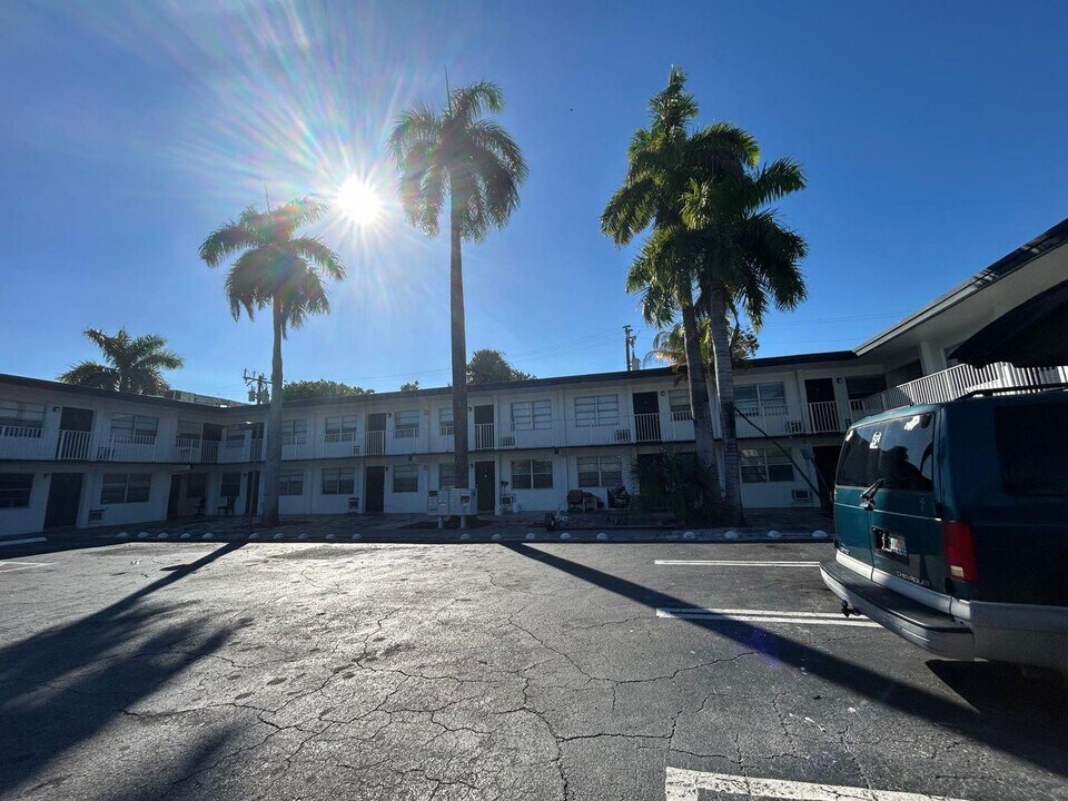 123 Erie St in Lake Worth Beach, FL - Building Photo