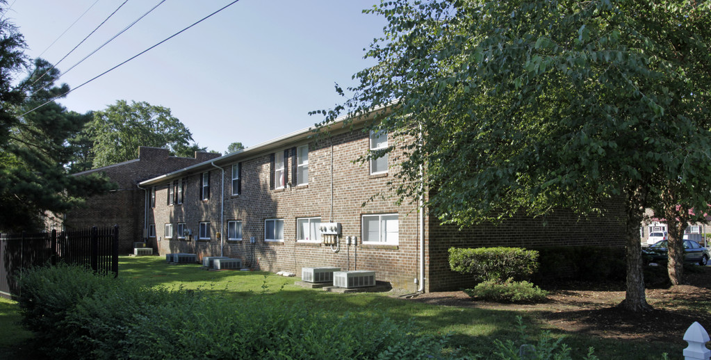 Westbridge Commons Apartments in Chesapeake, VA | ApartmentHomeLiving.com