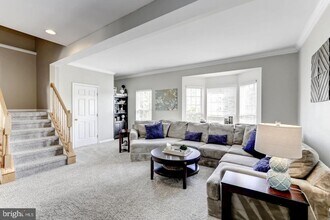 10106 Sir Reynard Ln in Linton Hall, VA - Building Photo - Building Photo