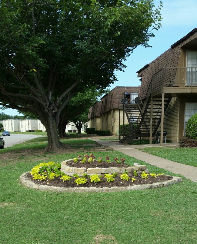 Fountain Square Apartments in Fort Worth, TX - Foto de edificio - Building Photo