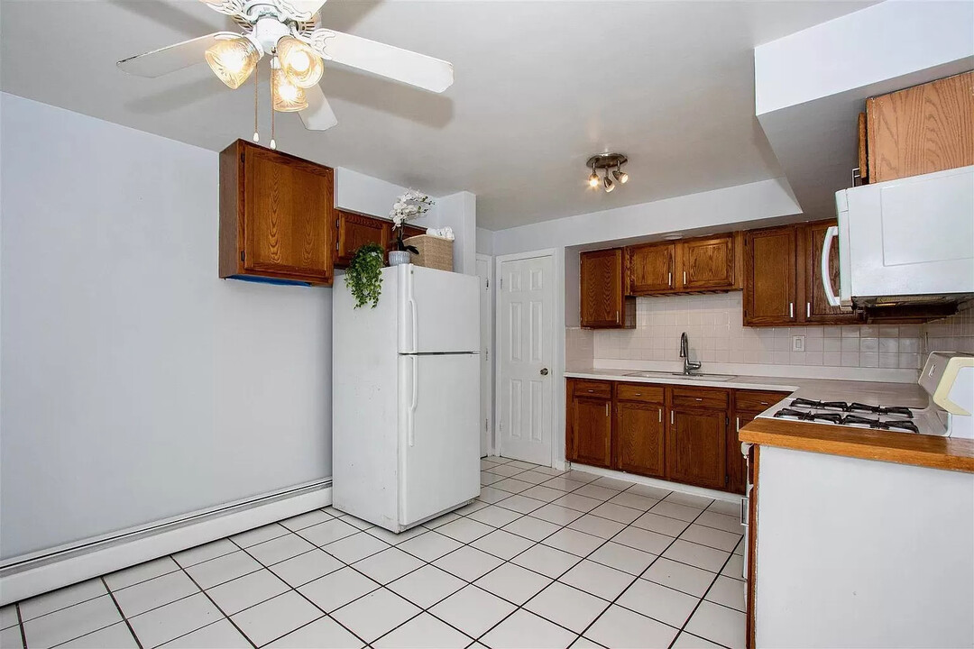 5516 W Higgins Ave in Chicago, IL - Building Photo