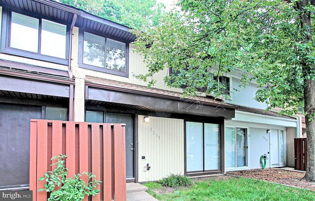 2278 White Cornus Ln in Reston, VA - Building Photo - Building Photo