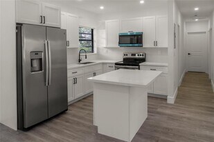 2724 SW 34th Ct in Miami, FL - Building Photo