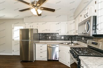 1100 Ozment Dr in Florissant, MO - Foto de edificio - Building Photo