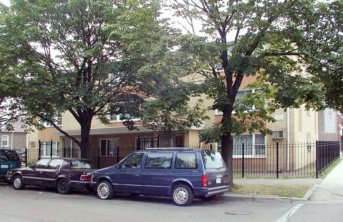 5902 S Mozart St in Chicago, IL - Building Photo