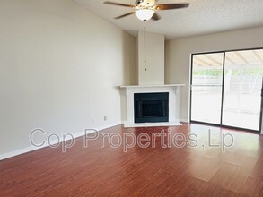 6135 Valley Bay Dr in San Antonio, TX - Building Photo - Building Photo