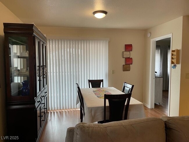 7570 W Flamingo Rd in Las Vegas, NV - Building Photo - Building Photo