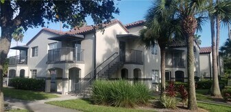 3421 Winkler Ave in Ft. Myers, FL - Building Photo