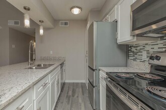 Foundation at Cityline in Richardson, TX - Foto de edificio - Building Photo