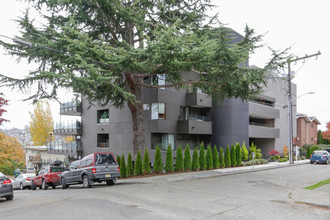 2040 Waverly Pl N in Seattle, WA - Building Photo - Building Photo