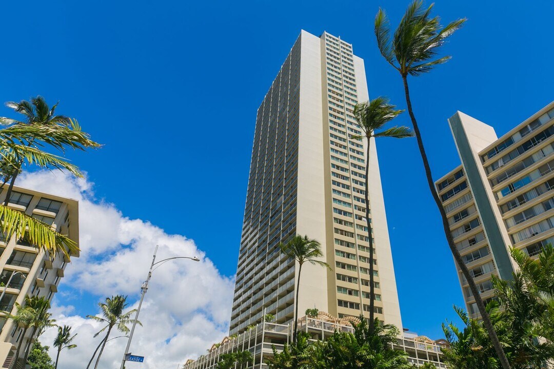 445 Seaside Ave in Honolulu, HI - Foto de edificio